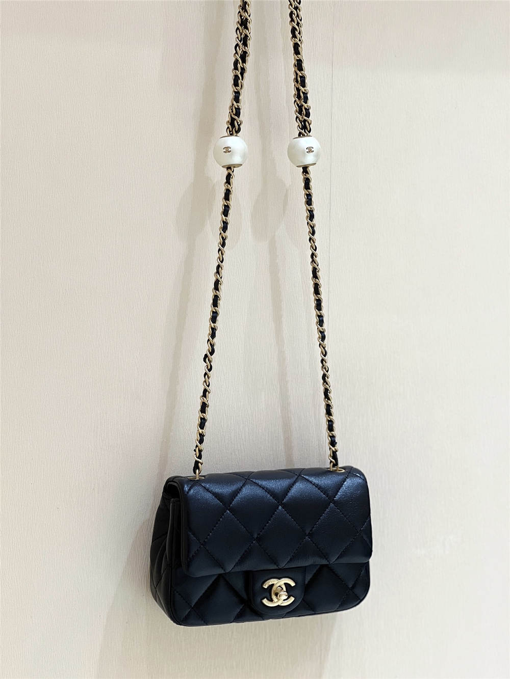 Chanel Mini flap bag, Lambskin, imitation pearls & gold metal AS4868 Size 11.5*17*5cm 2025 new 